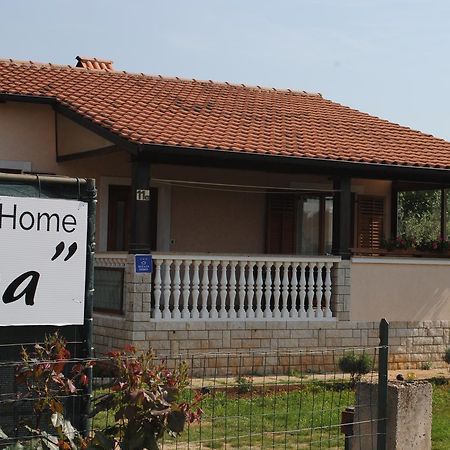 Holiday Home Ana Pula Exterior photo